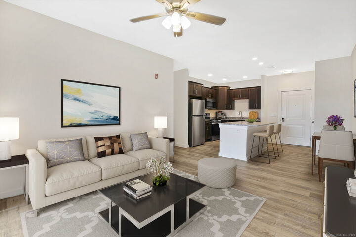 Property Photo:  280 Salmon Brook Street 5106  CT 06035 