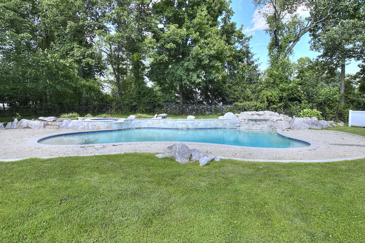 Property Photo: 4 Jennings Court CT 06880