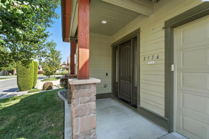 Property Photo: 2556 Magnolia Ct WA 99354