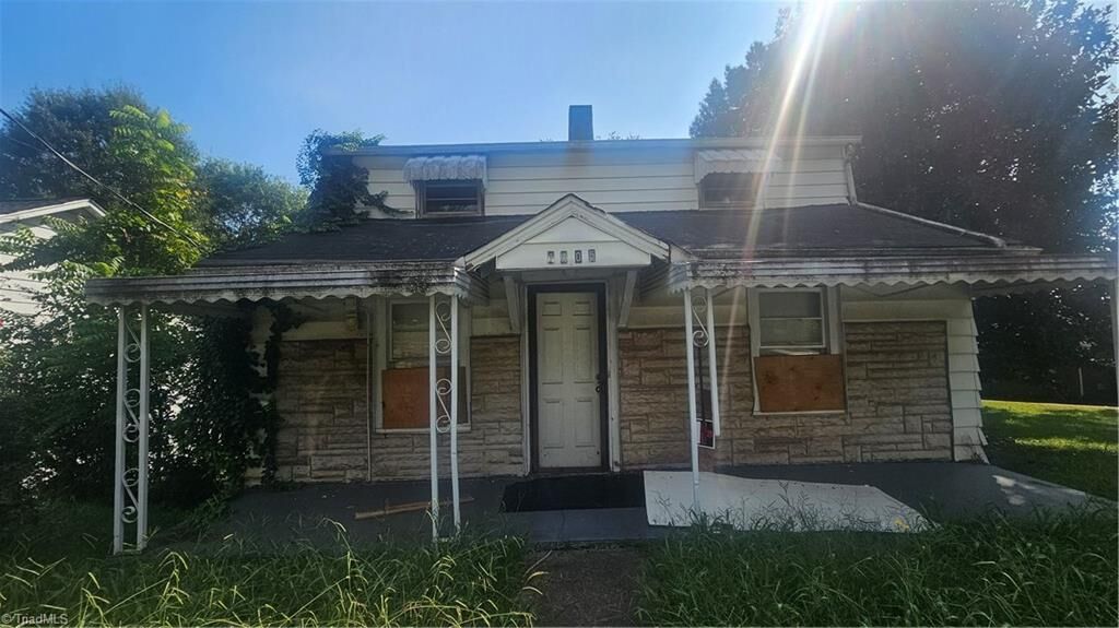 Property Photo: 1405 Douglas Street NC 27105