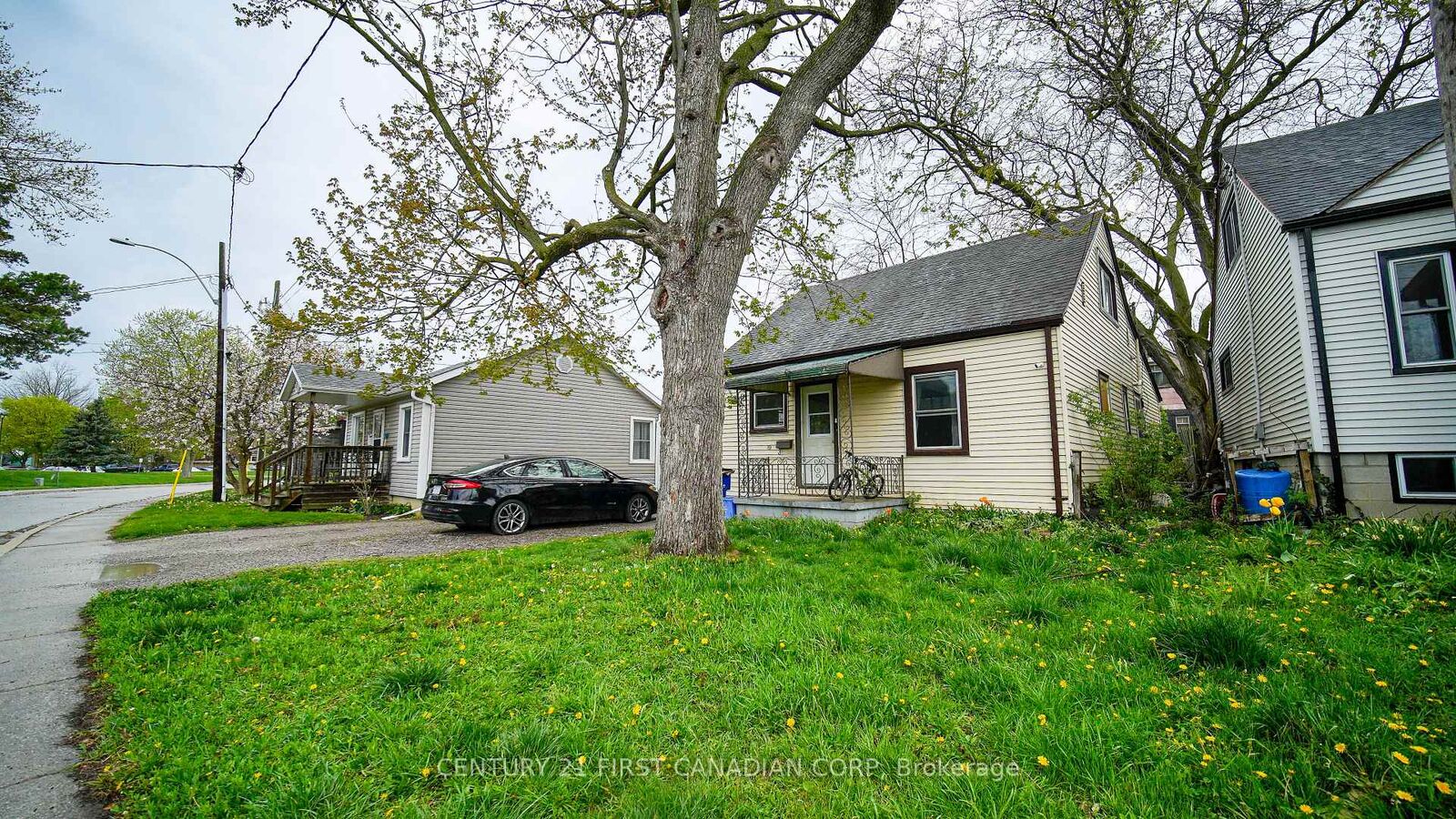 Property Photo: 19 Montgomery Drive ON N8A 1P2