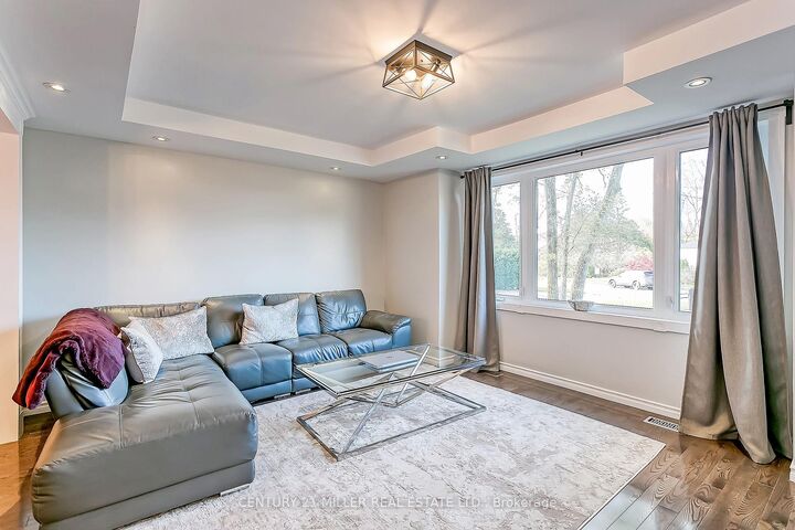 Property Photo:  231 Jennings Crescent  ON L6L 1W2 