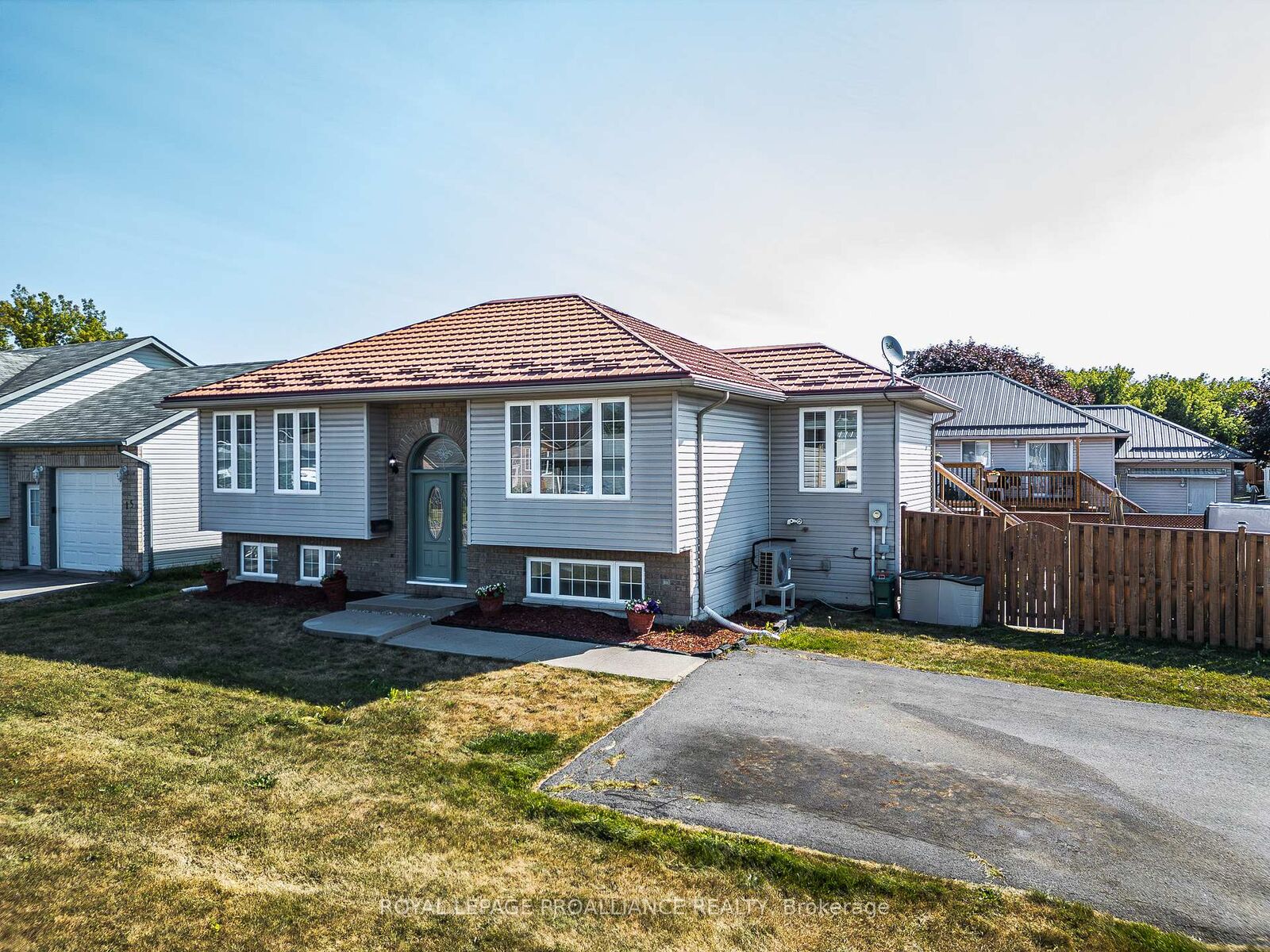 Property Photo:  11 Jason Crescent  ON K8V 6V1 