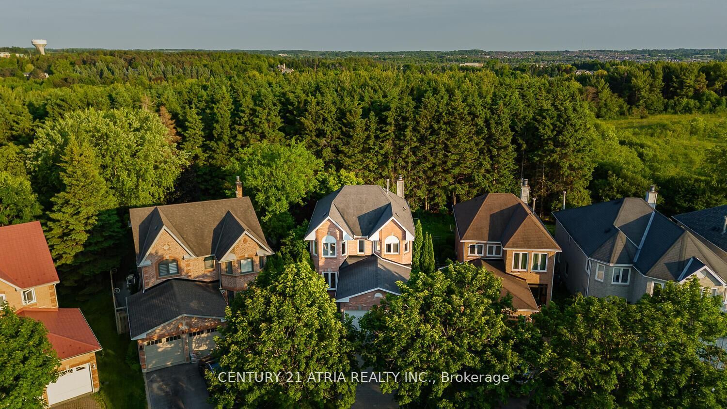 Photo de la propriété:  91 Dawlish Avenue  ON L4G 6R4 