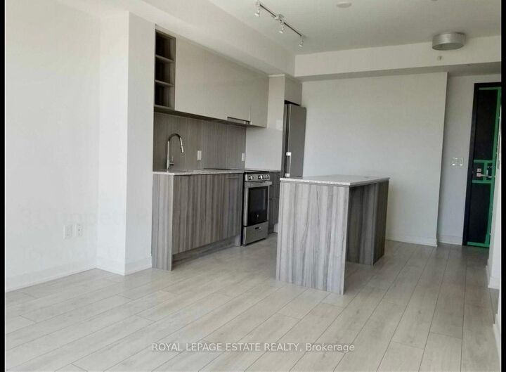 Property Photo: 31 Tippett Road 365 ON M3H 0C8