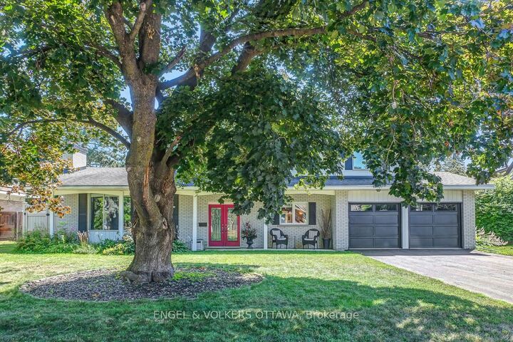 Property Photo: 3 Mohawk Crescent ON K2H 7G7