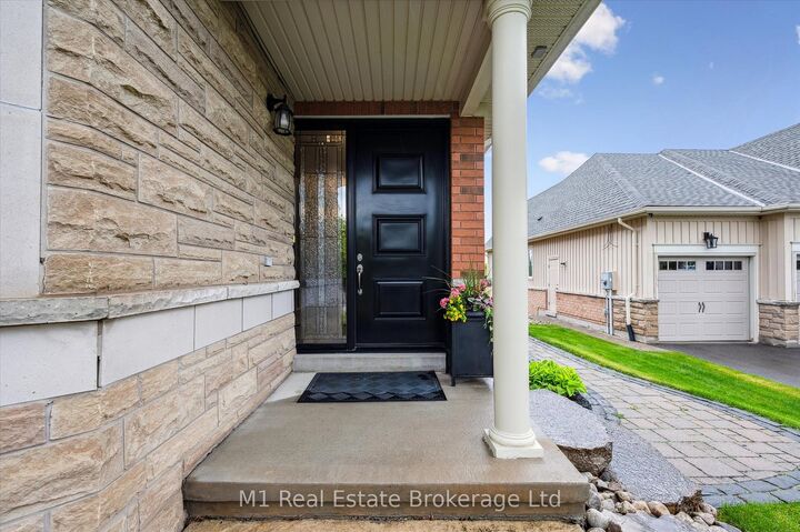 Property Photo:  94 Aberfoyle Mill Crescent  ON N1H 6H9 