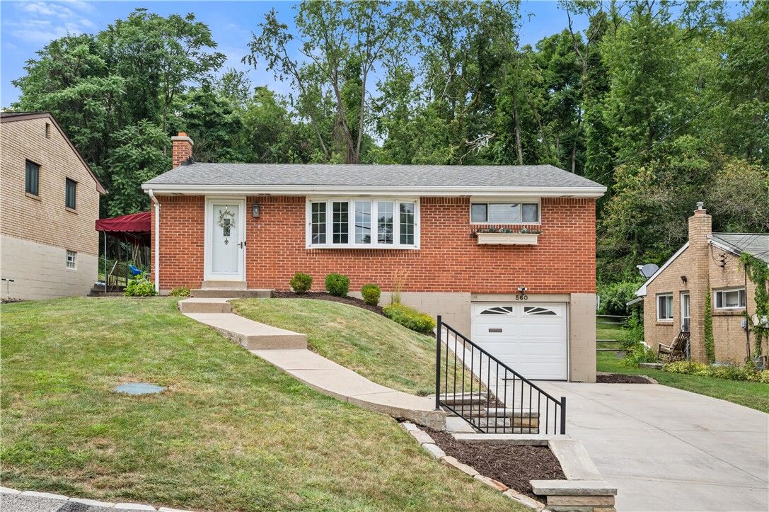 Property Photo: 560 Glen Shannon Drive PA 15234