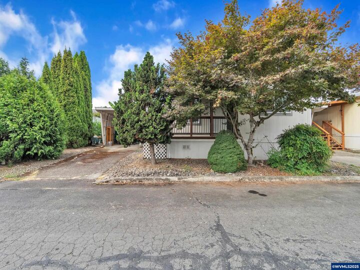 Property Photo: 1005 Ferry St 26 OR 97114