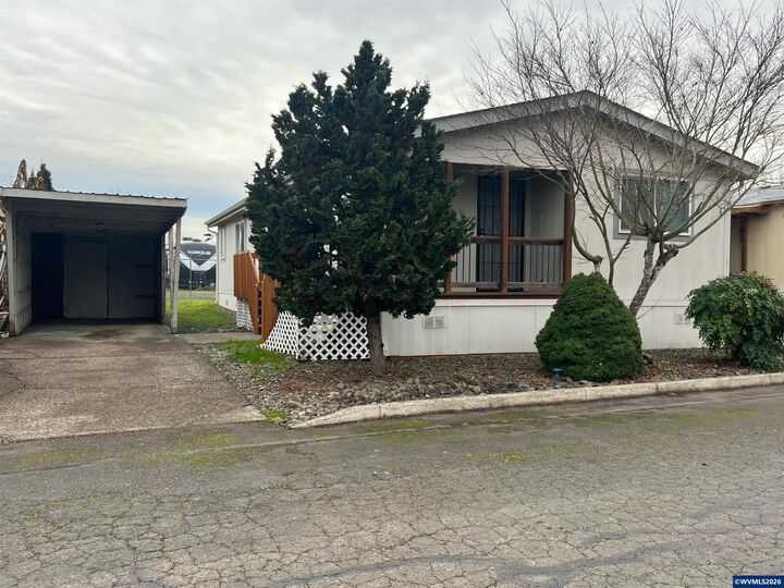 Property Photo: 1005 Ferry St 26 OR 97114