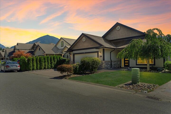 Property Photo: 46058 Bridle Ridge Crescent 4 BC V2R 5Z4