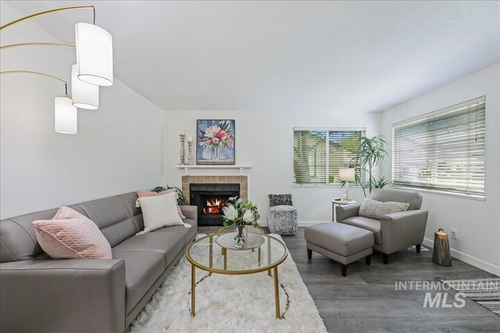 Property Photo: 476 E Chester Ln ID 83706