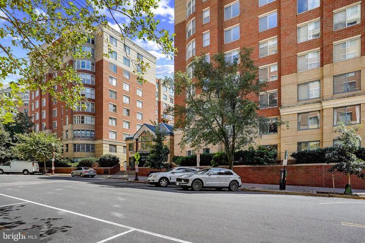 3830 9th Street N 102W  Arlington VA 22203 photo