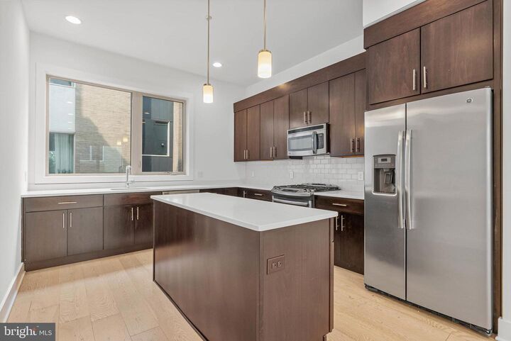 Property Photo: 927 N Front Street 31 2 PA 19123
