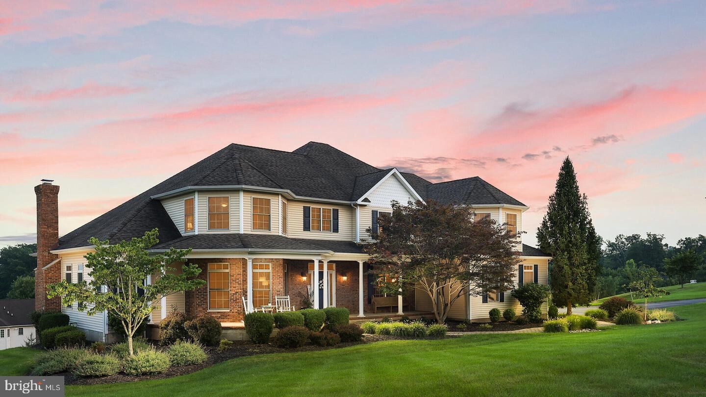 Property Photo:  6 Windsor Way  NJ 08822 