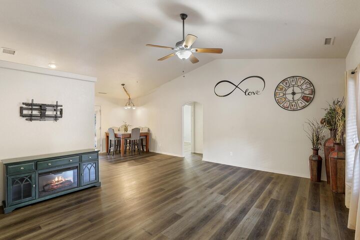 Property Photo:  808 W Sherwood Drive  AZ 85541 