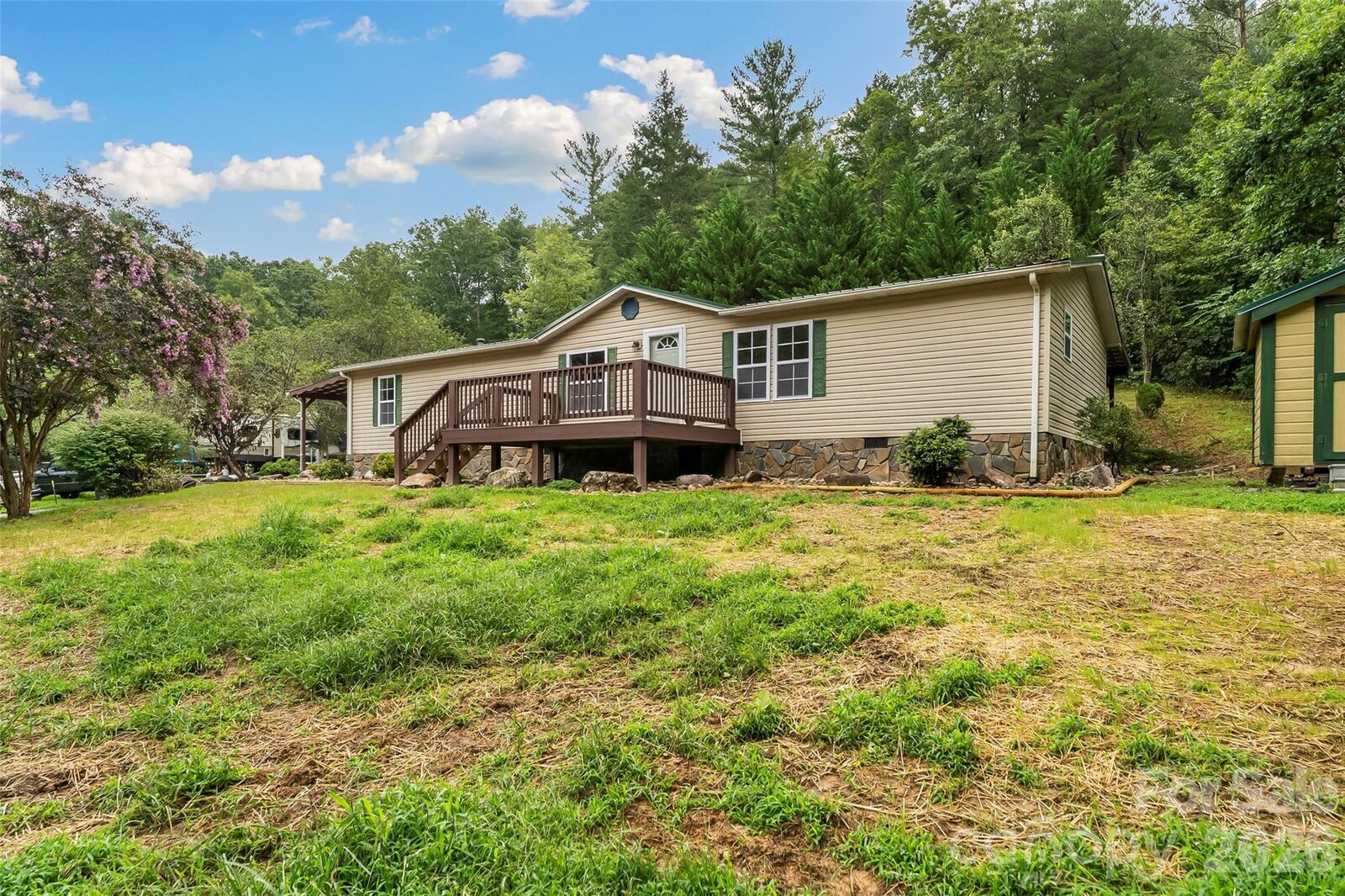 Property Photo: 2236 Sisue Street NC 28655