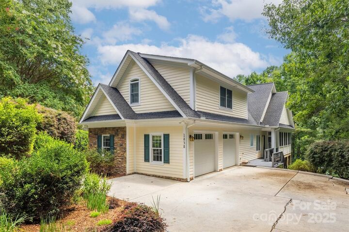 Property Photo: 1838 Southpointe Drive NC 28655