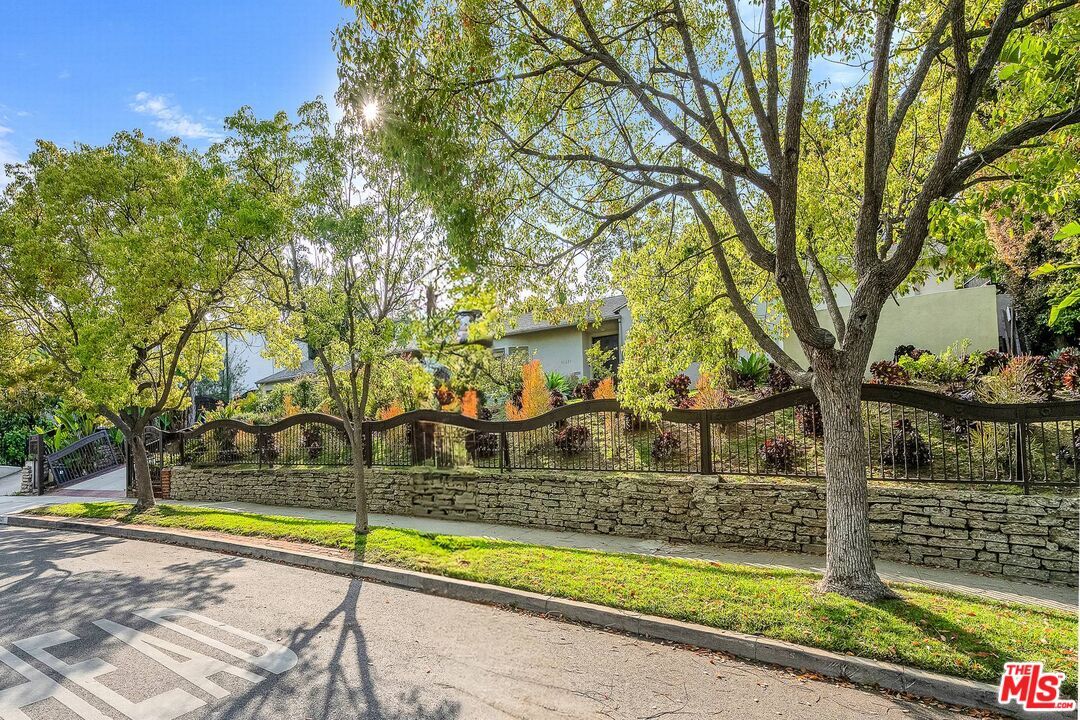 Property Photo:  10321 Rochester Ave  CA 90024 