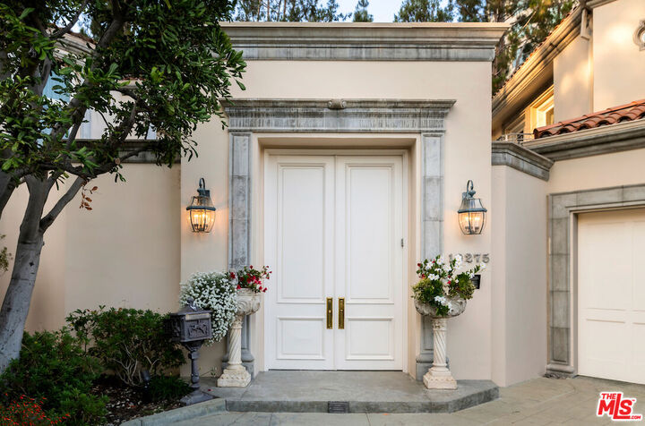 Property Photo:  10275 Century Woods Dr  CA 90067 