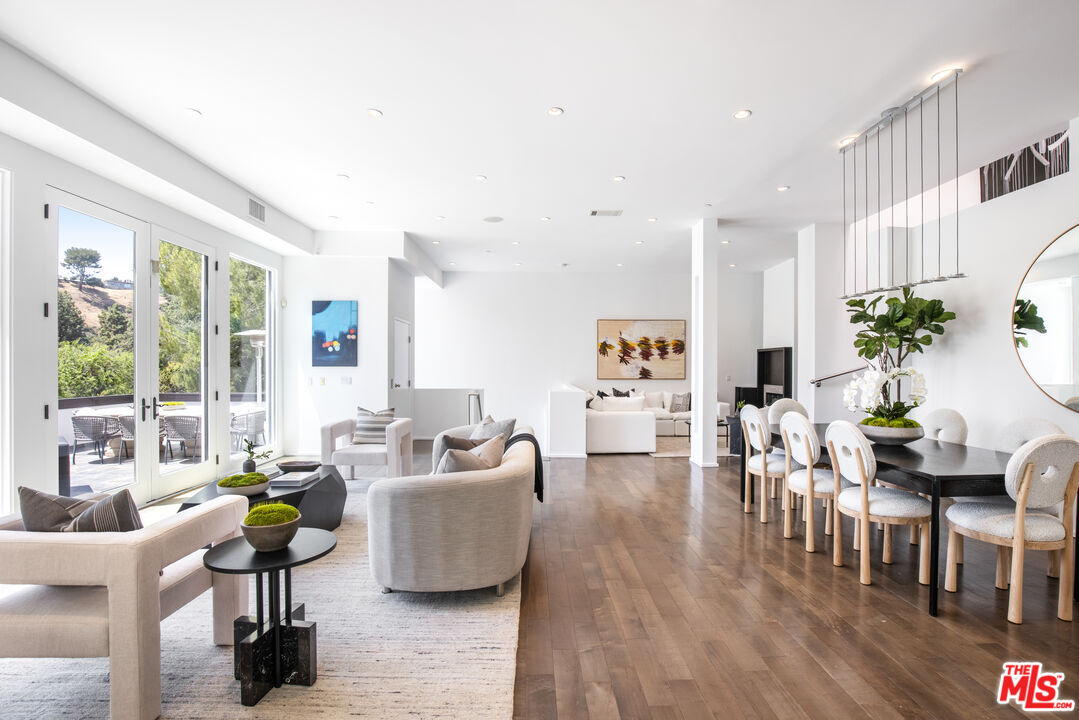 Property Photo: 1642 Lindacrest Dr CA 90210