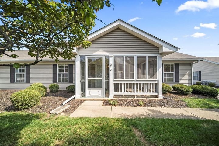 1222 Hillview E Circle  Newark OH 43055 photo