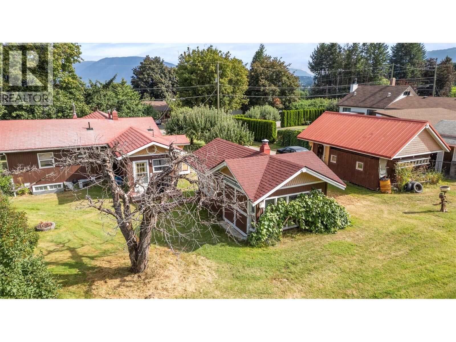 Photo de la propriété:  1080 20 Avenue Southwest  BC V1E 1L6 