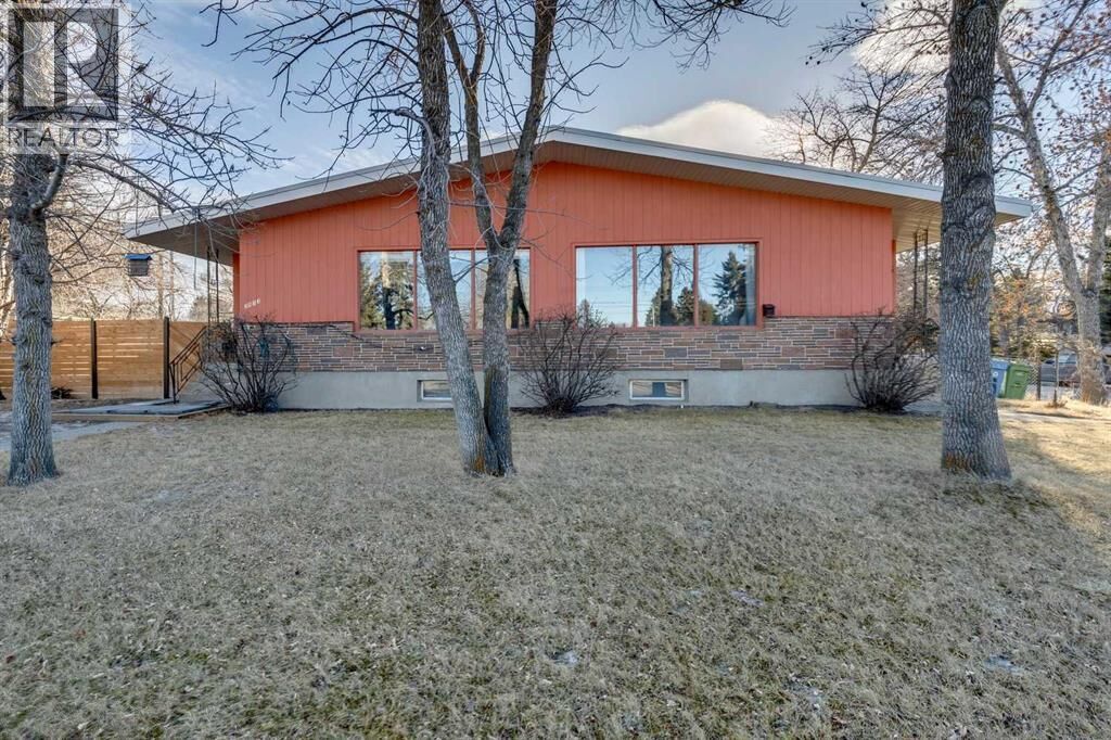 Property Photo:  39133915 Spruce Drive Southwest  AB T3C 3A9 