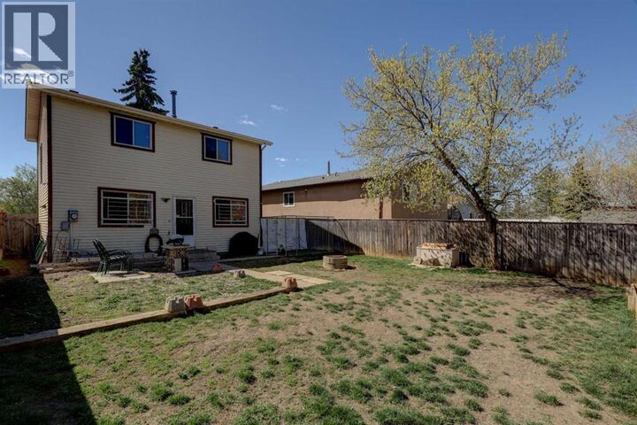 Property Photo:  74 Aberdare Way Northeast  AB T2A 6V5 