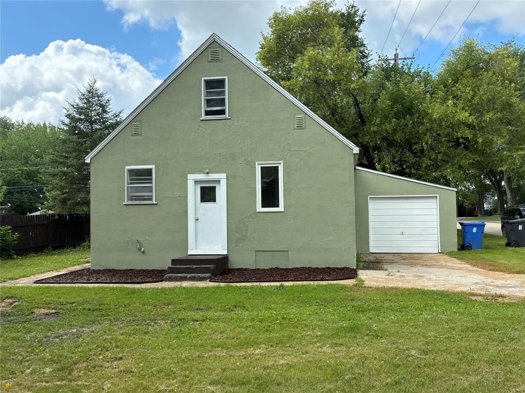 Property Photo: 590 3rd Avenue MB R0J 1H0