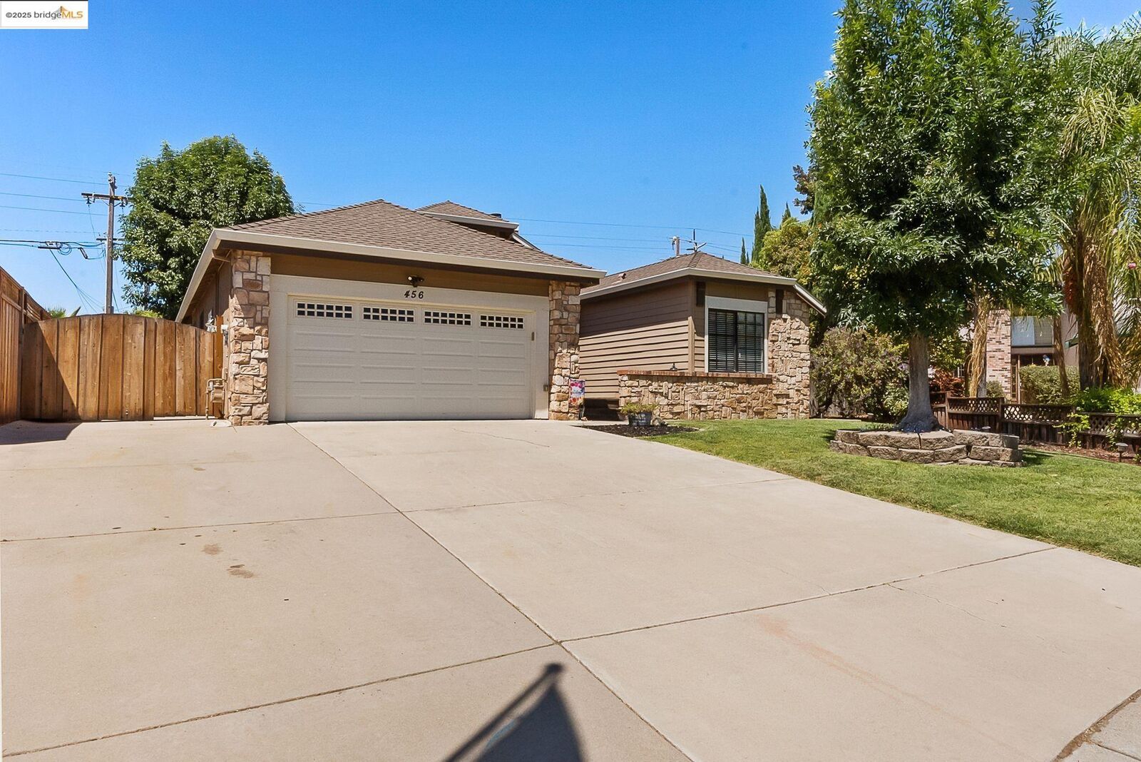 Property Photo: 456 Hazelnut Dr CA 94561