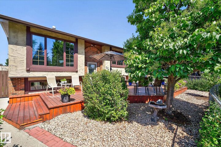 Property Photo: 20 Greystone Close AB T7X 2A5
