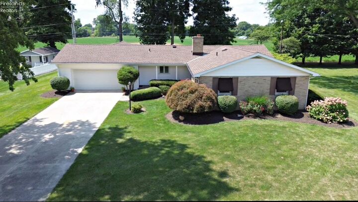 Property Photo: 2102 S Glendale Drive OH 44883