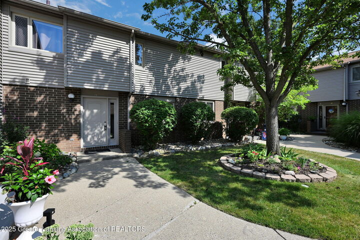 Property Photo:  929 Grenoble Drive  MI 48917 