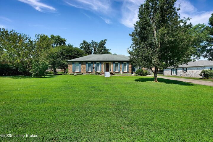 Property Photo:  4908 Jerry Dr  KY 40165 