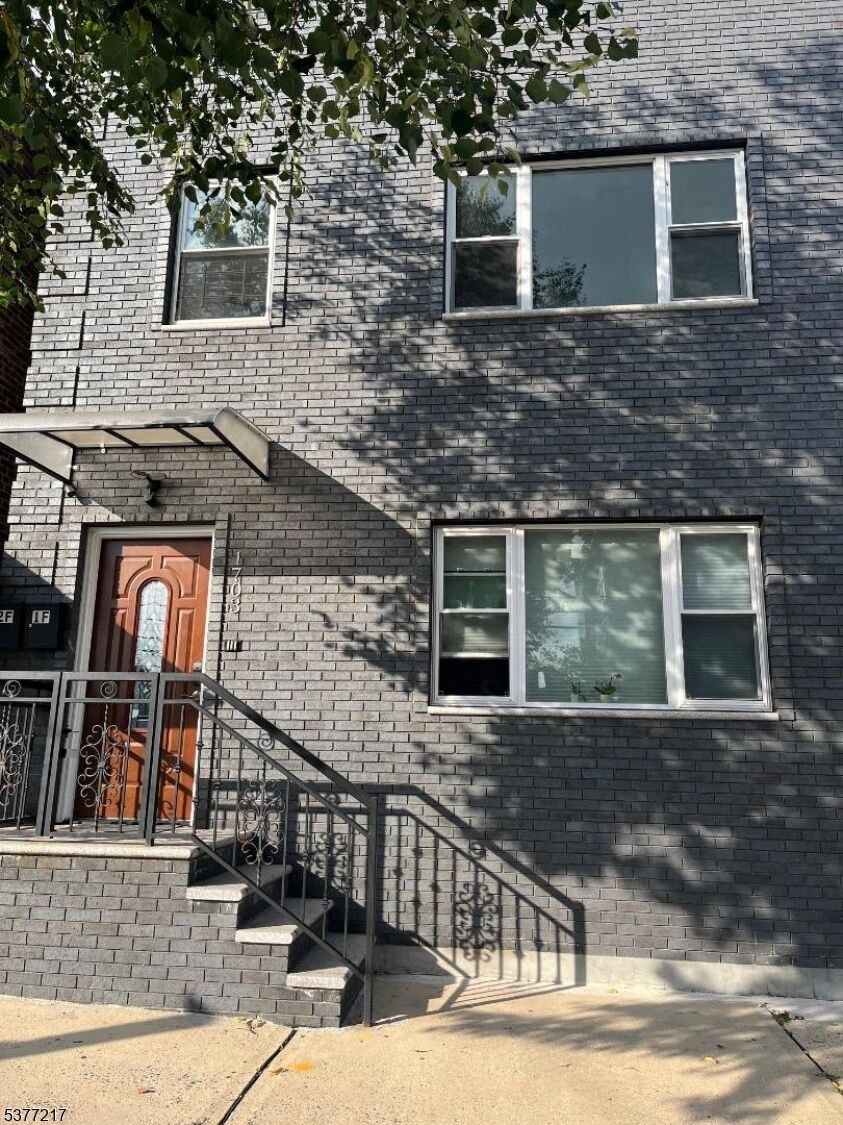 Property Photo:  1703 S Wood Ave  NJ 07036 