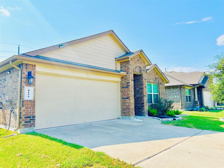 Property Photo: 8114 Oakleaf Meadow Court TX 77583