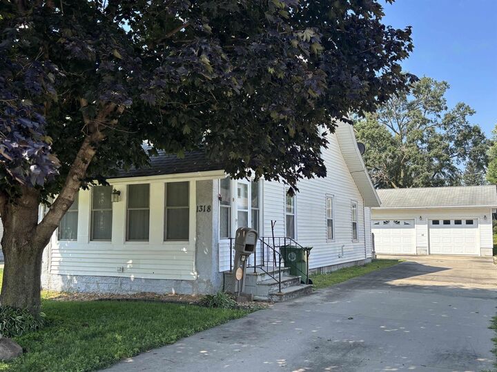 1318 Knoll Avenue  Waterloo IA 50701 photo