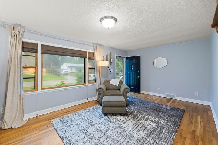 Property Photo:  205 Gepke Parkway  IA 50320 