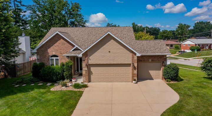 7005 Sheridan Circle  Urbandale IA 50322 photo