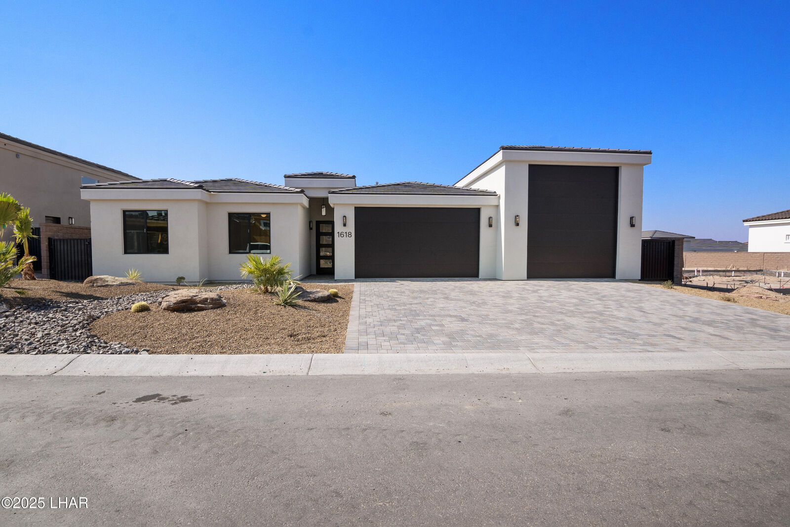 Property Photo: 1618 E Sandra Dr L AZ 86404