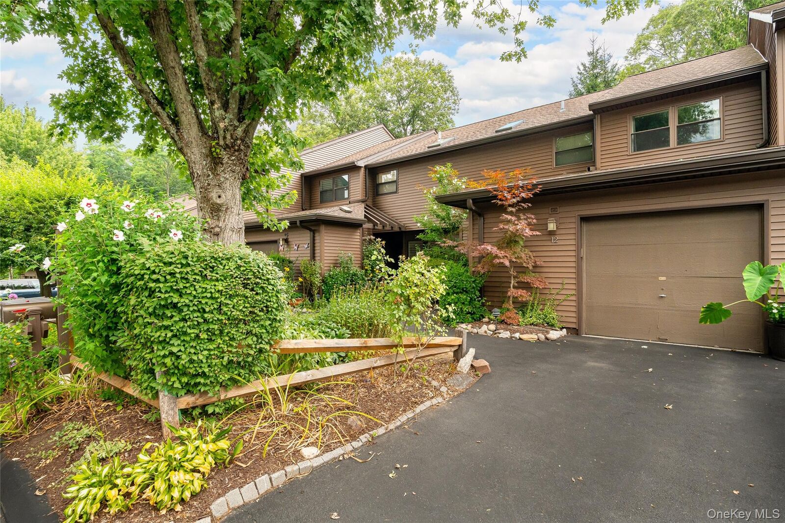 Property Photo:  12 Brooke Hollow Court  NY 10562 