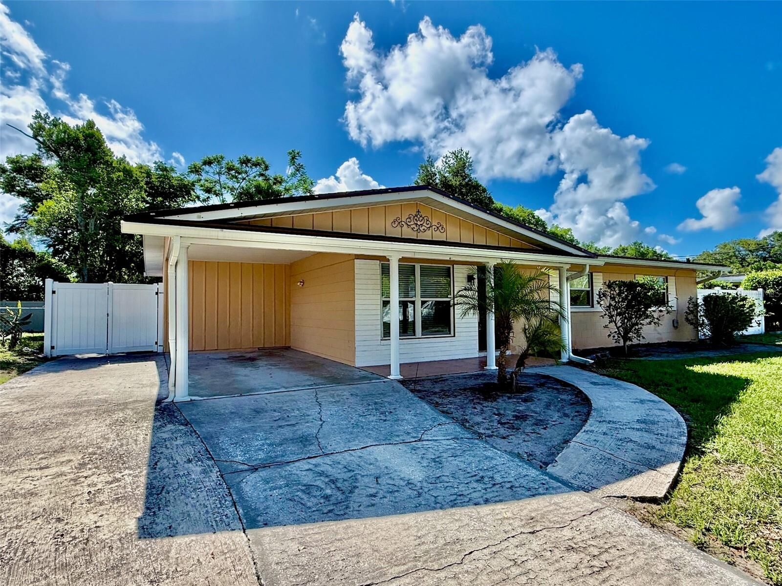 Property Photo: 435 Andes Avenue FL 32807