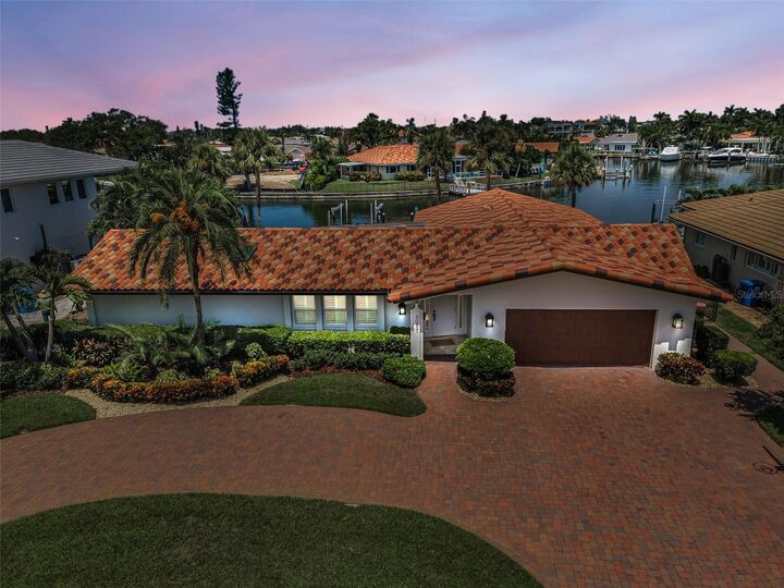 Property Photo: 2057 Kansas Avenue NE FL 33703