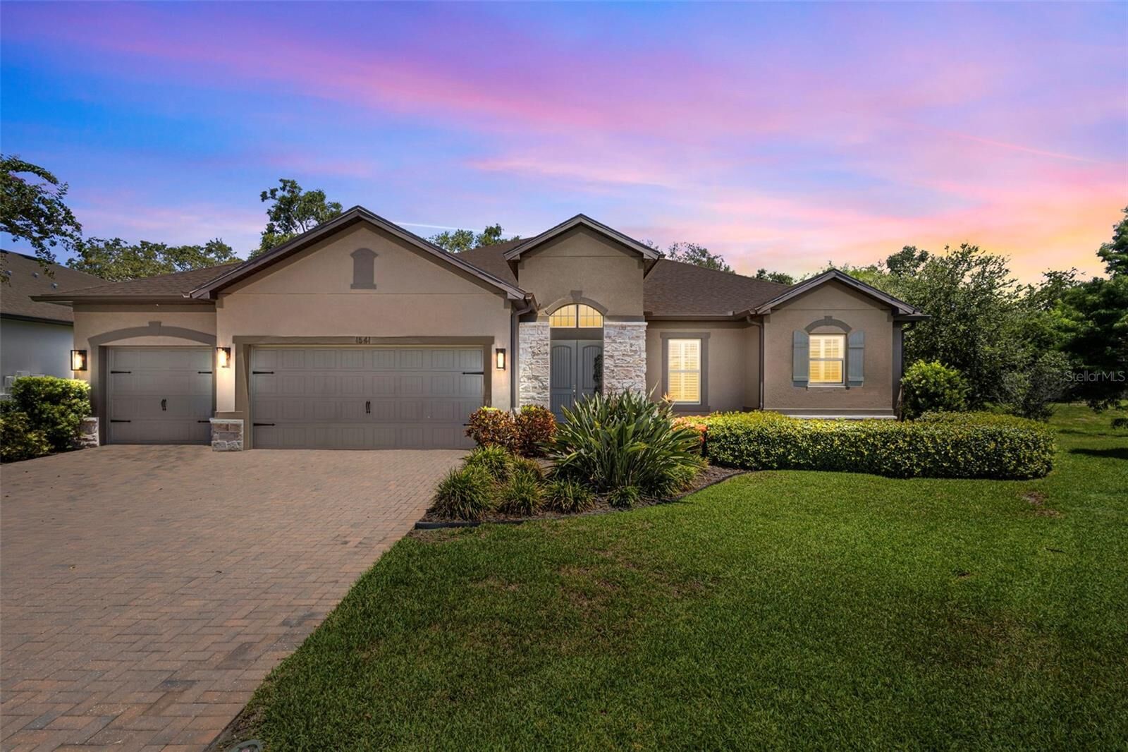 Property Photo:  1541 Forest Glen Court  FL 34683 