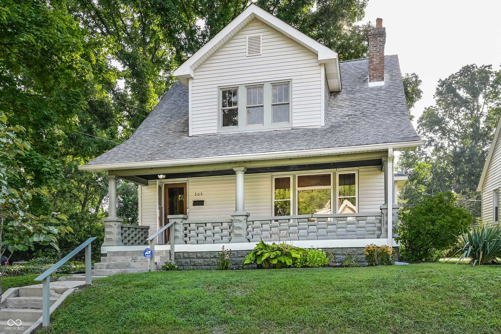Property Photo:  305 S Emerson Avenue  IN 46219 