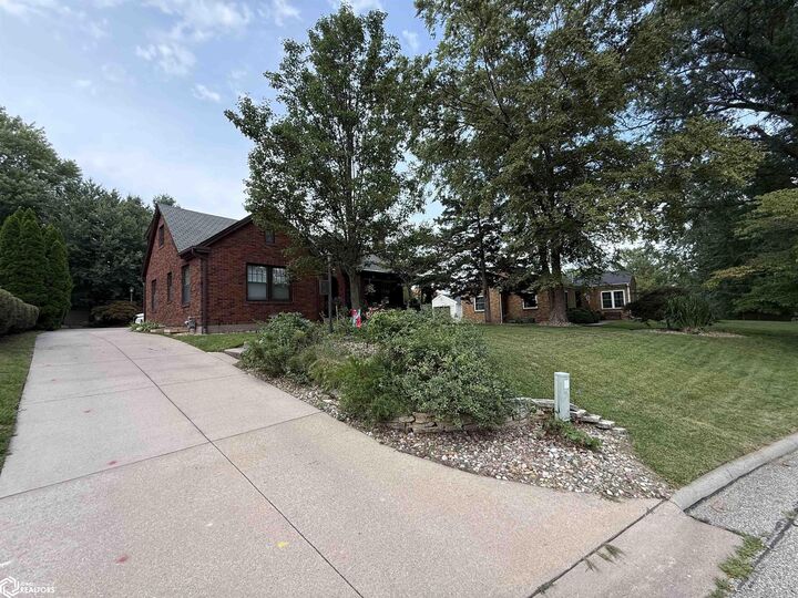 Property Photo:  4 Cascade Terrace  IA 52601
