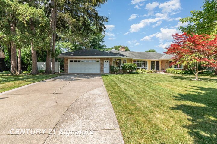 Property Photo:  429 Ardussi Avenue  MI 48602 