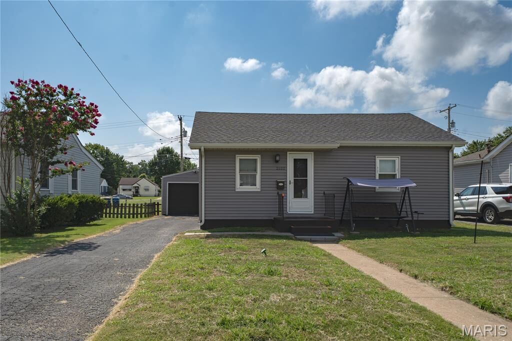 Property Photo: 2632 Center Street IL 62040