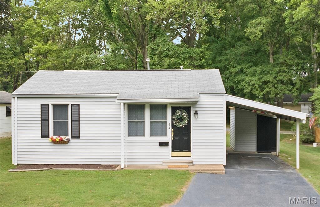 Property Photo: 44 Apple Tree Lane IL 62221